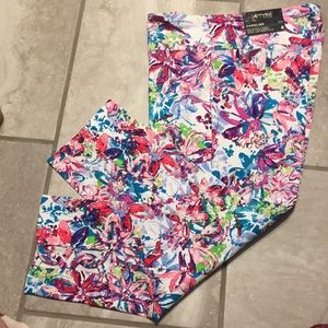 Women's Attyre Caroline Crop. NWT.